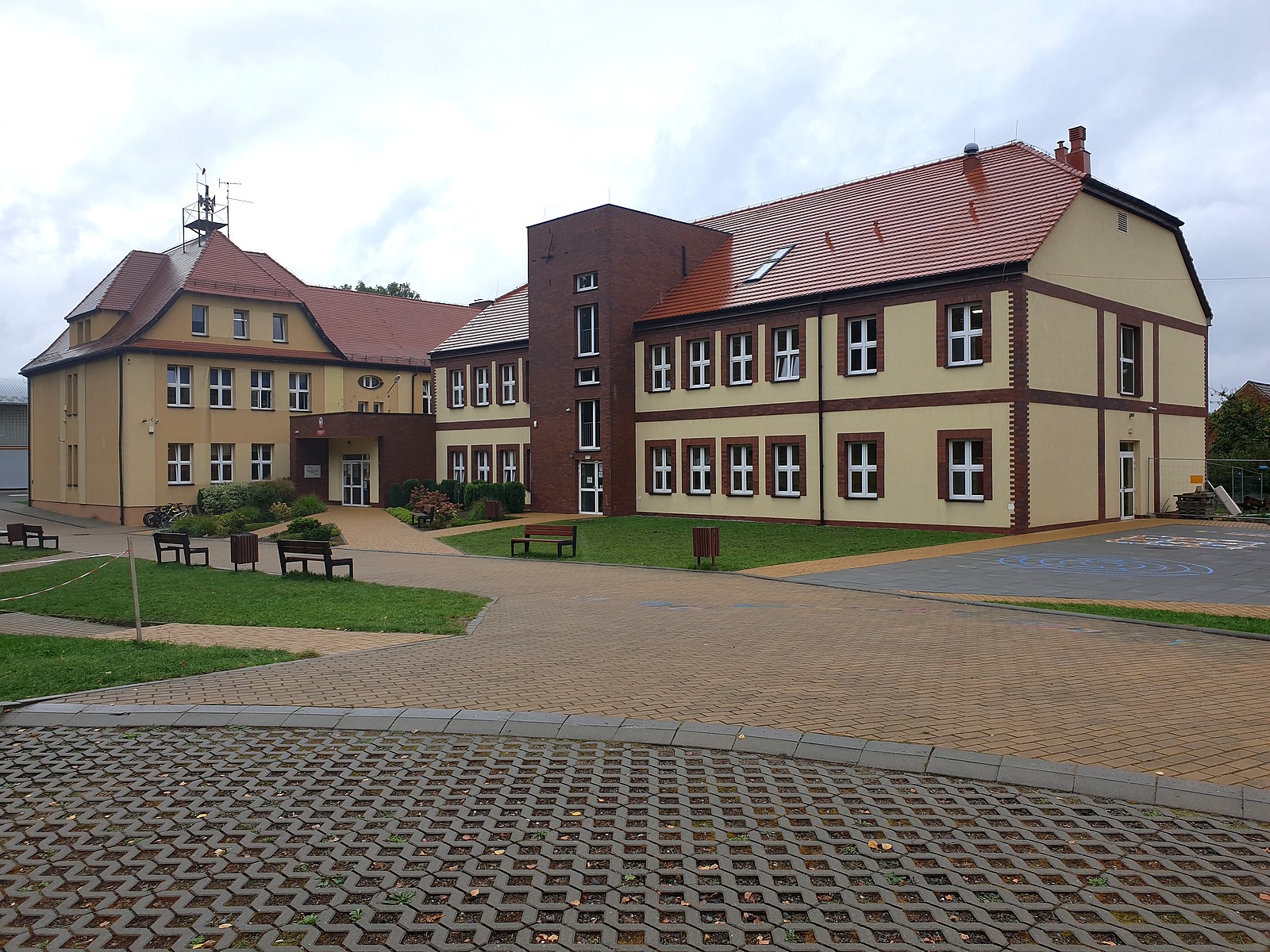 Szkola w
Żernikach